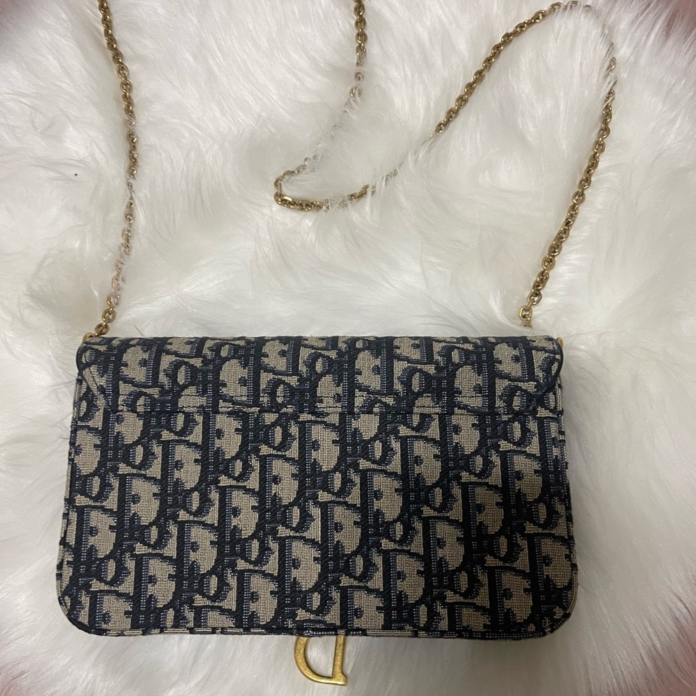 Dior Black and Cream Crossbody Bag with Iconic Style - Picture 2 of 3